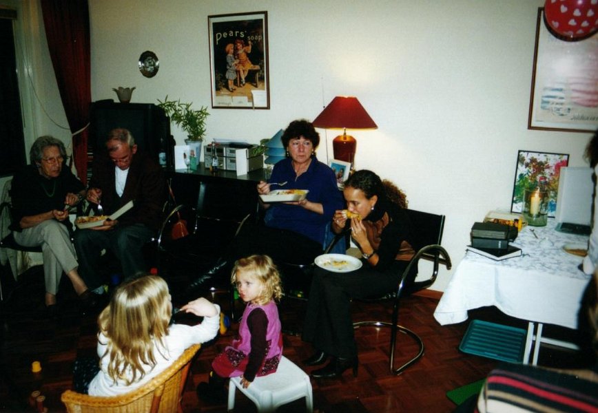 2001.11.11.02.15 eten fam smeets de roode